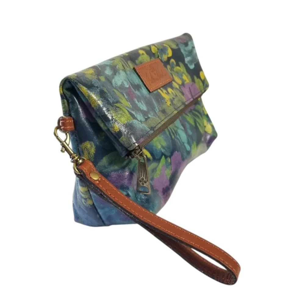 PATRICIA NASH Valerie Leather Fold Over Wristlet Deep Blue Nature Floral P715420